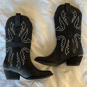 Cowboy boots size 6